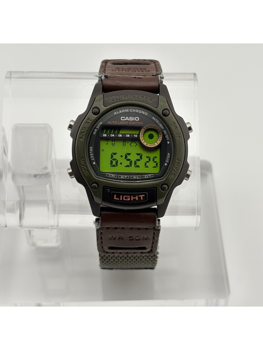 Vintage Casio Illuminator W-94H Green Holographic LCD Brown Green 37mm Auto EL